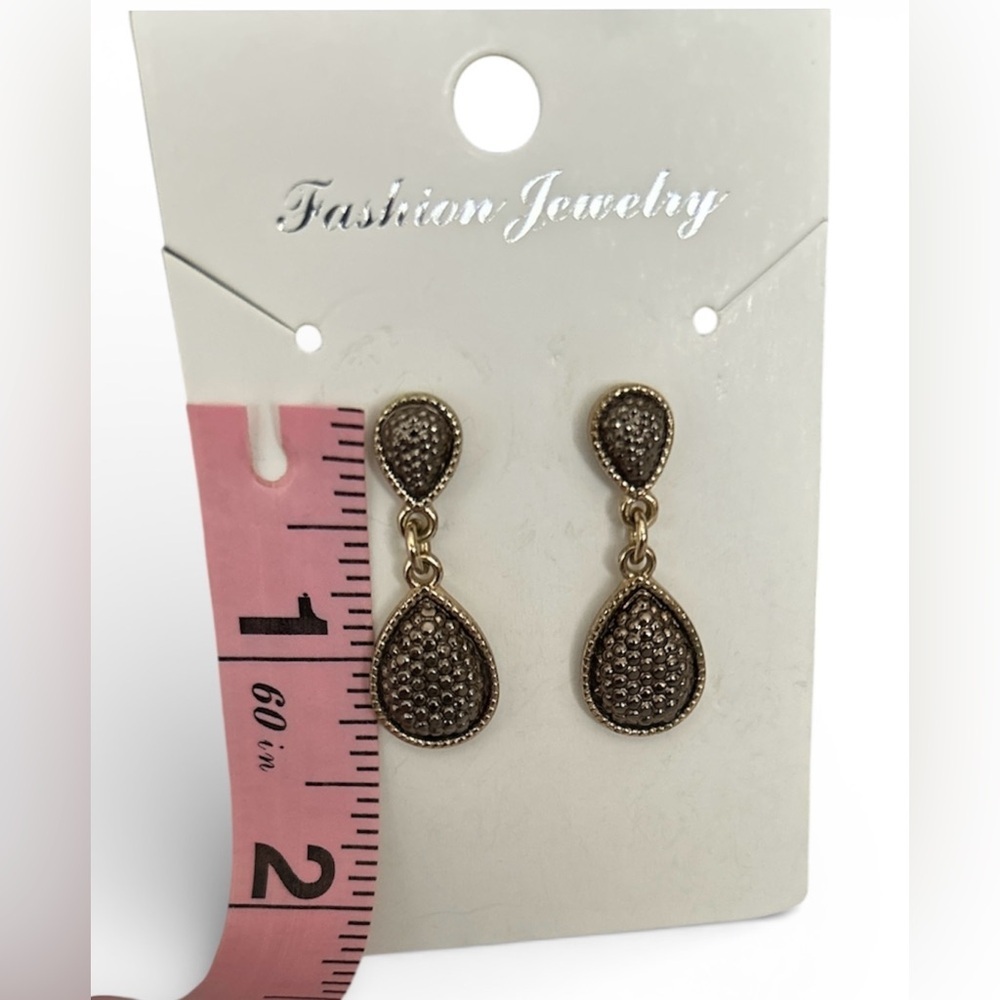 Fashion Gold Earrings - Picture 2 of 3